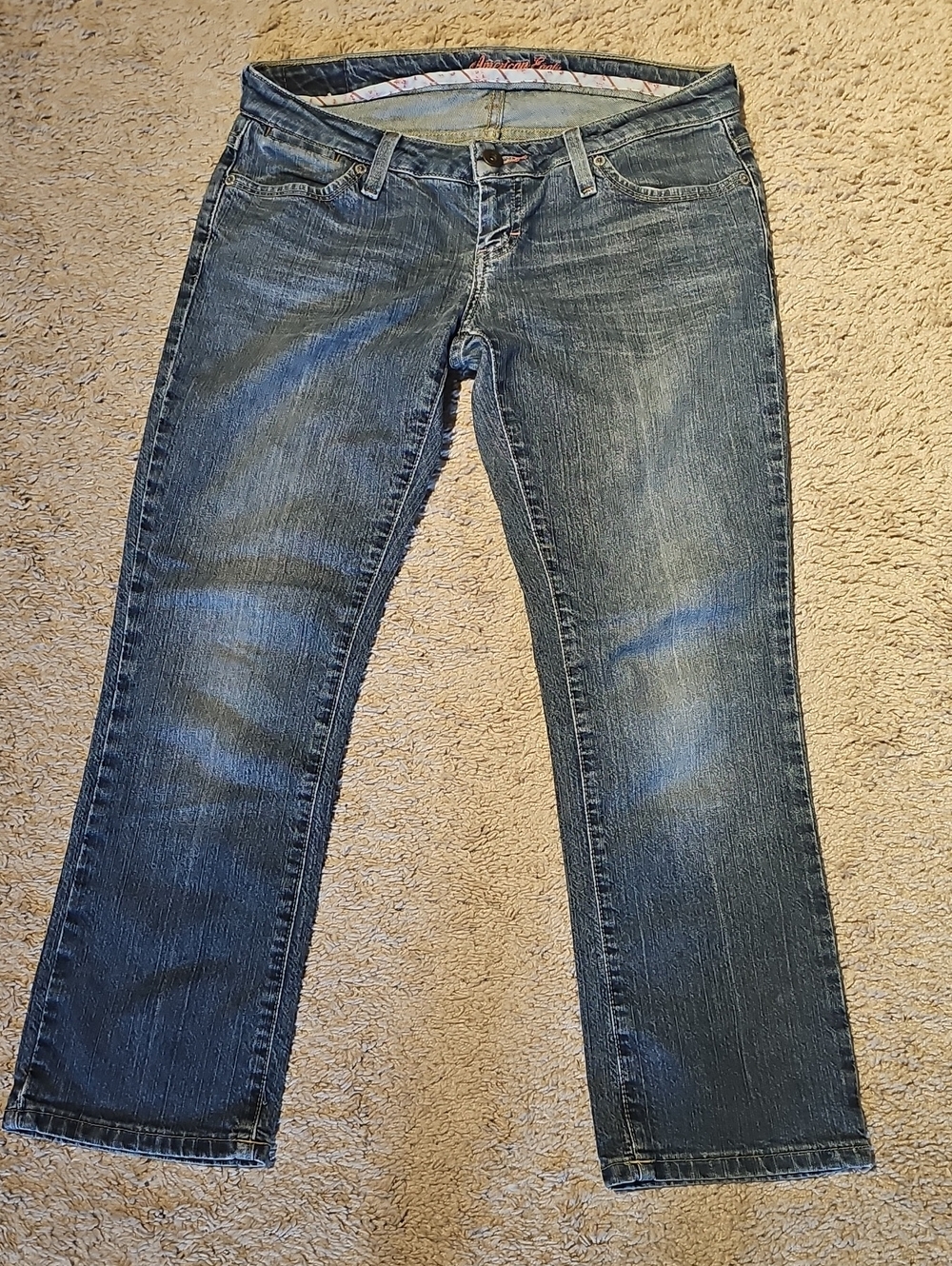American Eagle Outfitters Women’s Faded Blue Straight-Leg Jeans
